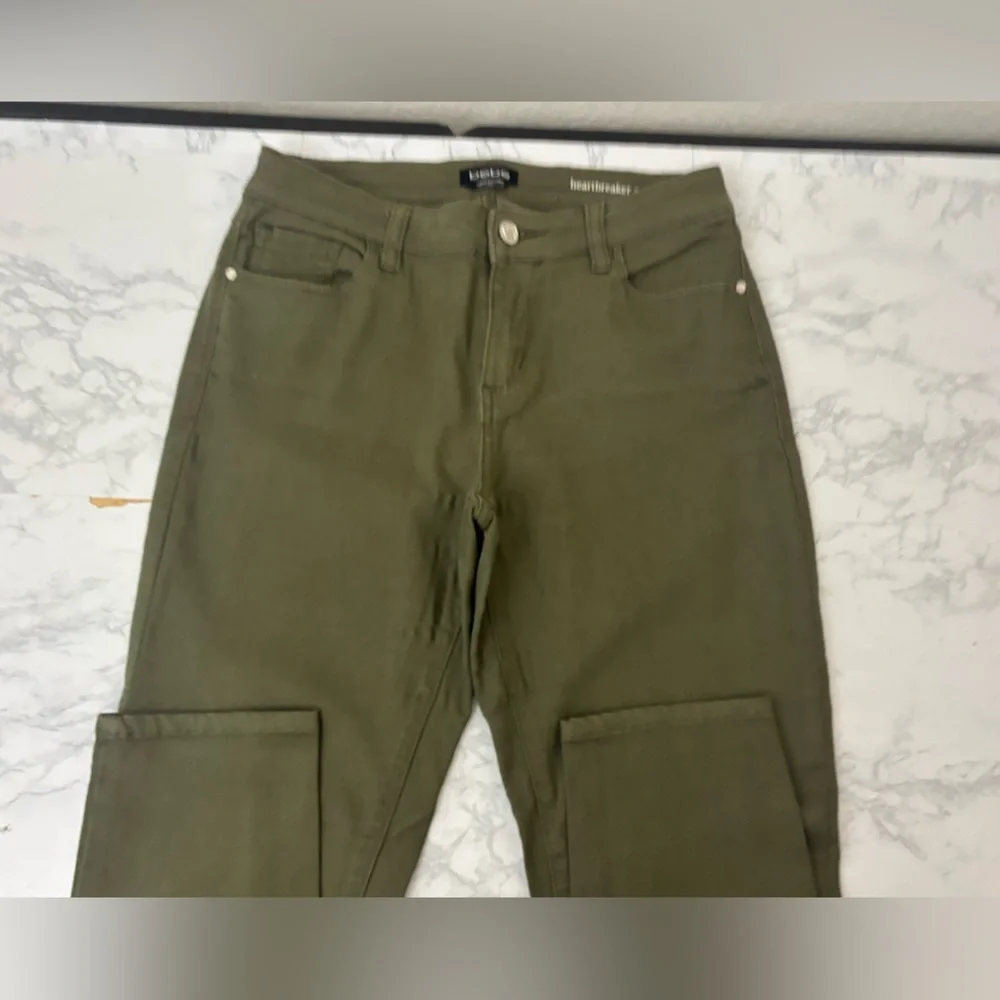 Bebe Women's Heartbreaker Ankle Jeans Size 28 Olive Green High Rise Denim​